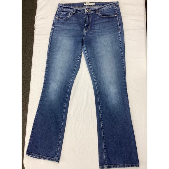 Levi's Classic Boot Cut Medium Wash Denim Jeans Casual Everyday Wear - Picture 1 of 4